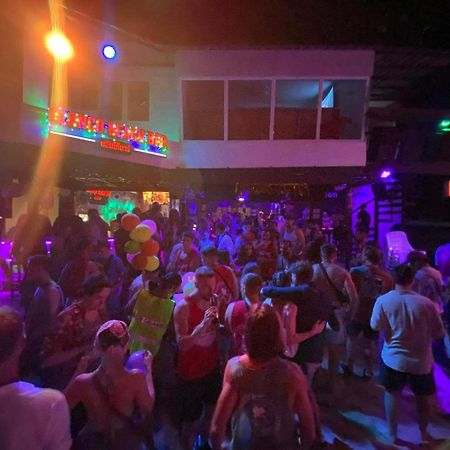 Blanco Beach Bar Hostel Phi Phi Eksteriør billede